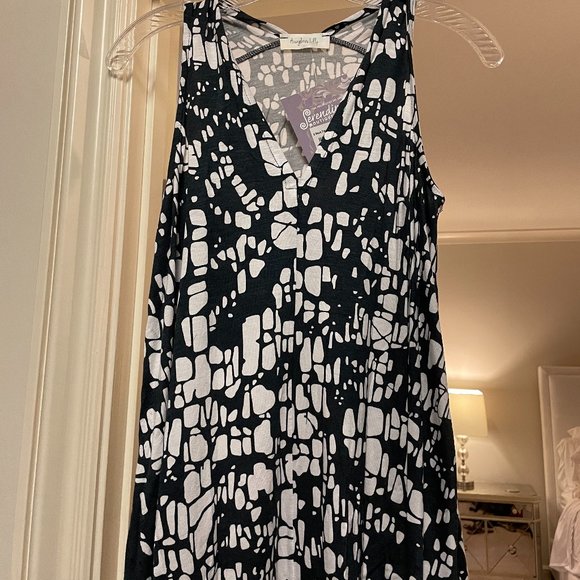 Abstract V Neck Flare Tank NWT - Picture 2 of 3